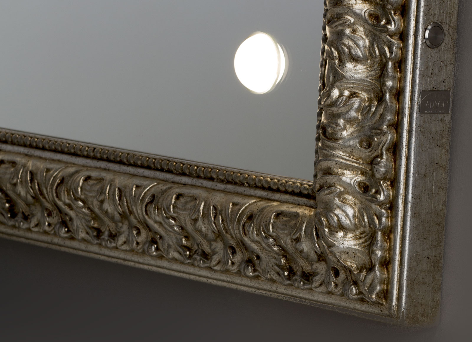 detail-MF-specchi-da-parete-4-hr detail-MF-specchi-da-parete-4-hr