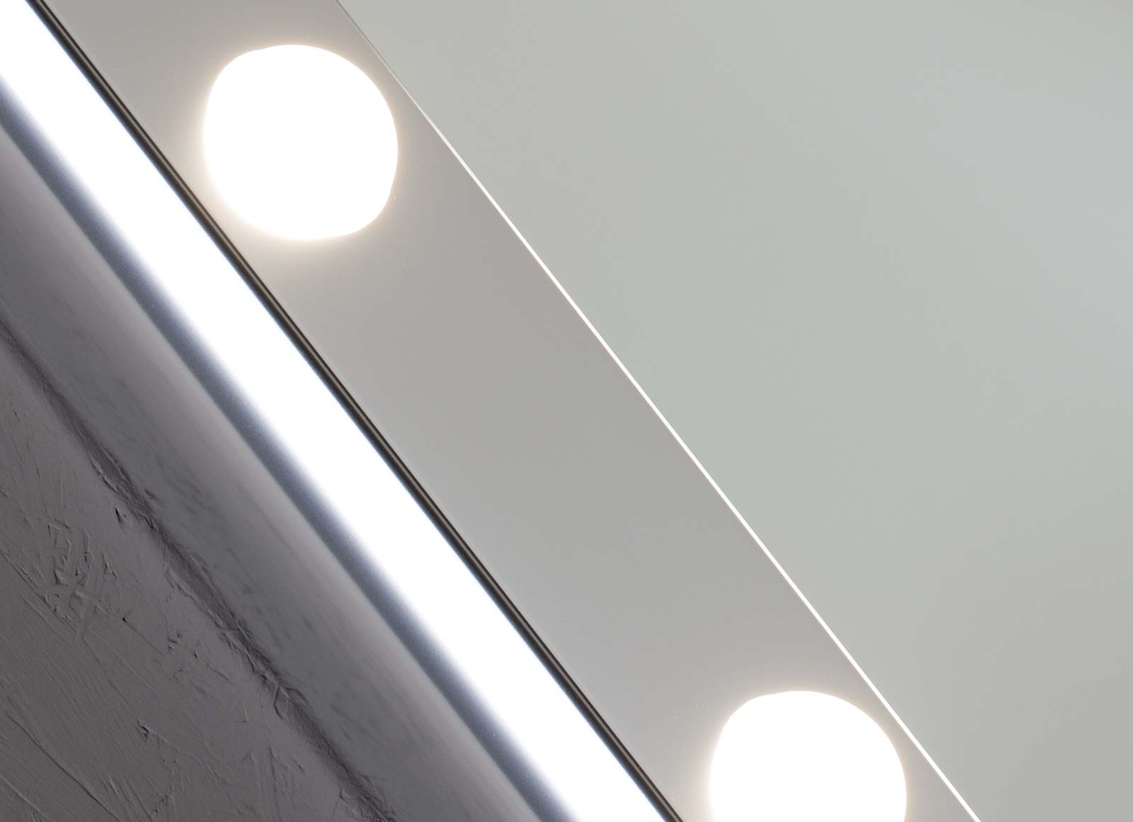 detail-SP-specchi-da-parete-2-hr detail-SP-specchi-da-parete-2-hr
