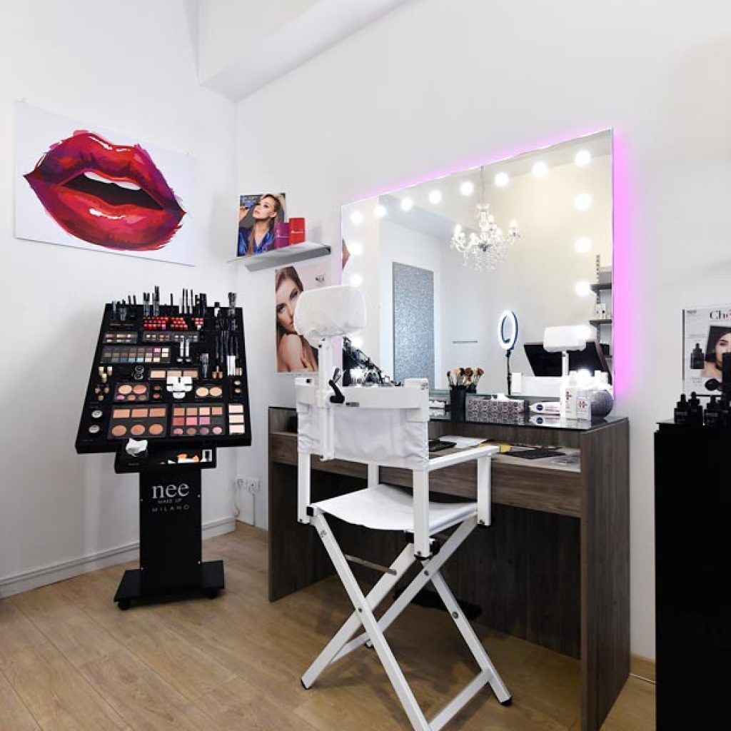 Postazione trucco e specchiere make up: le più belle - Beautydea