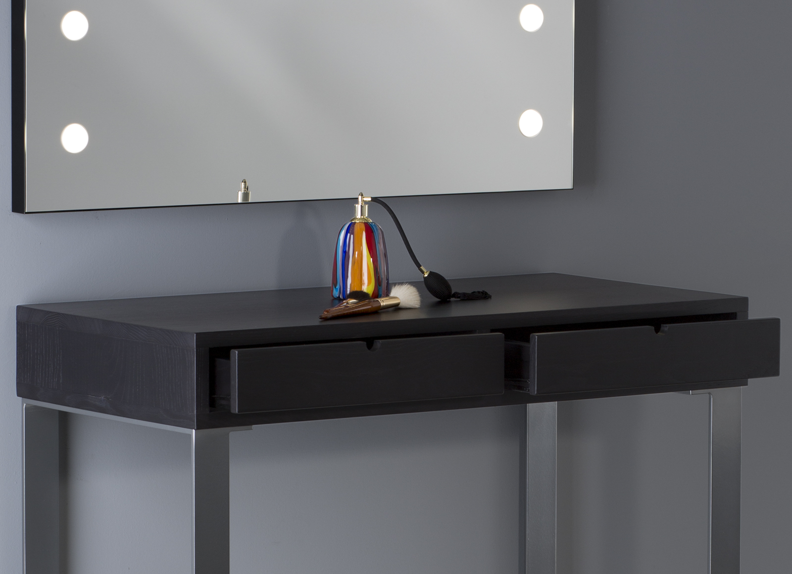 Dressing table with mirror: modern design vanity tables