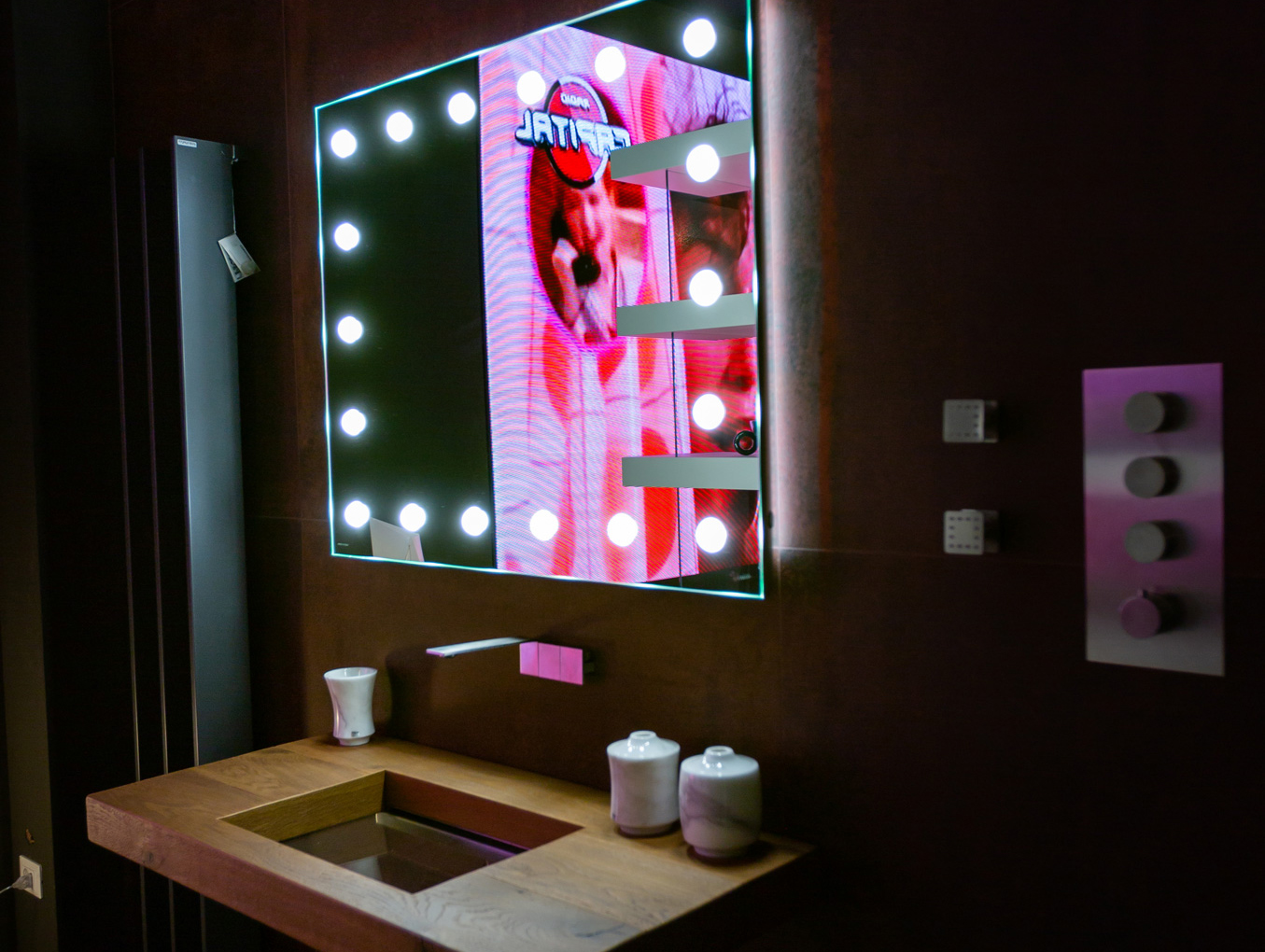 led bathroom mirror