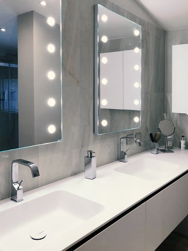 Specchio bagno design con luce professionale, per tutti gli stili