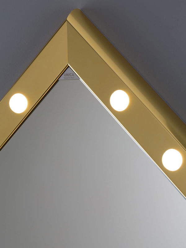 specchio modrno cornice oro con luci